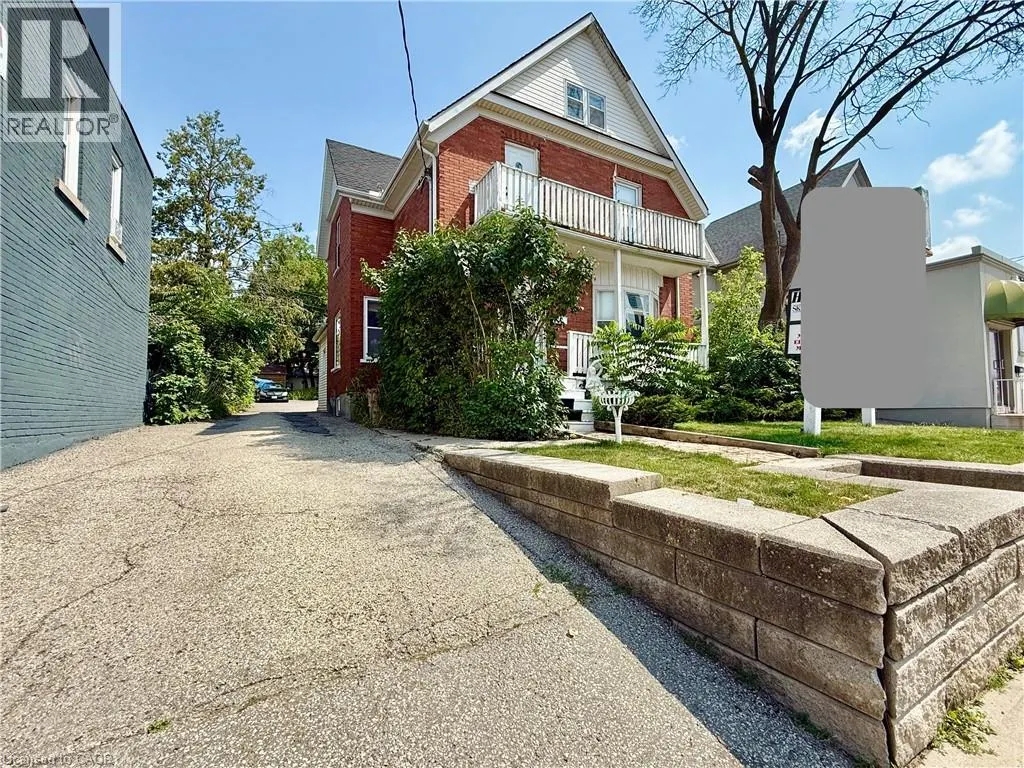 602 KING Street E