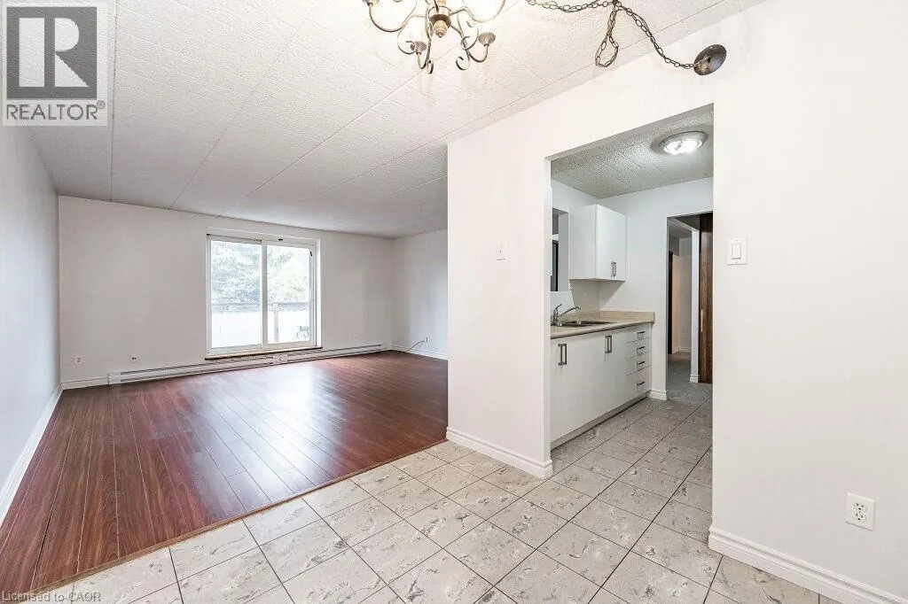 75 HAZELGLEN Drive Unit# 305, #305