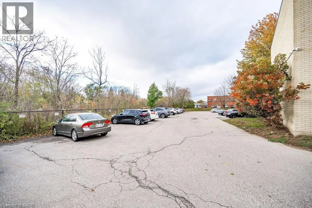 75 HAZELGLEN Drive Unit# 305, #305