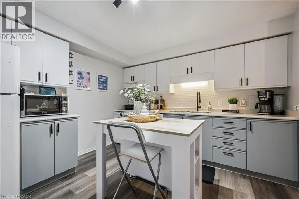 35 GREEN VALLEY Drive Unit# 304, #304