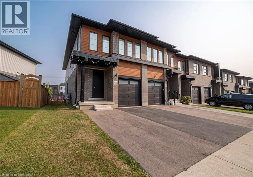 933 ROBERT FERRIE Drive