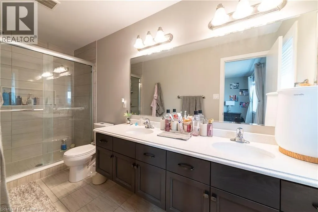 933 ROBERT FERRIE Drive