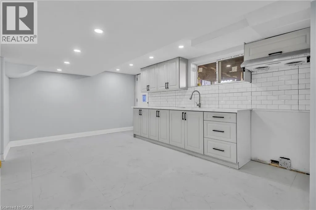 84 AVALON Place