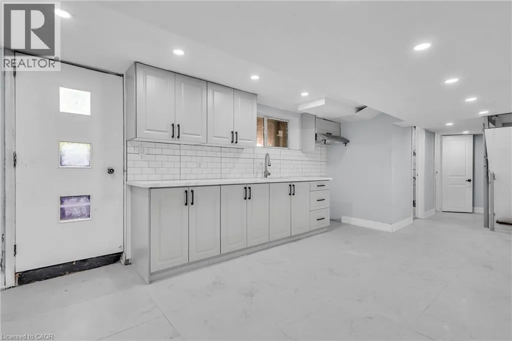84 AVALON Place