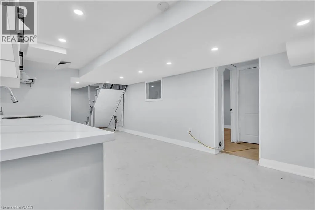 84 AVALON Place