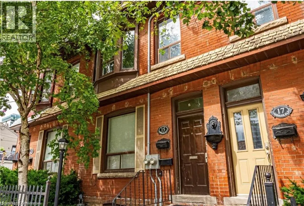 15 CAROLINE Street N