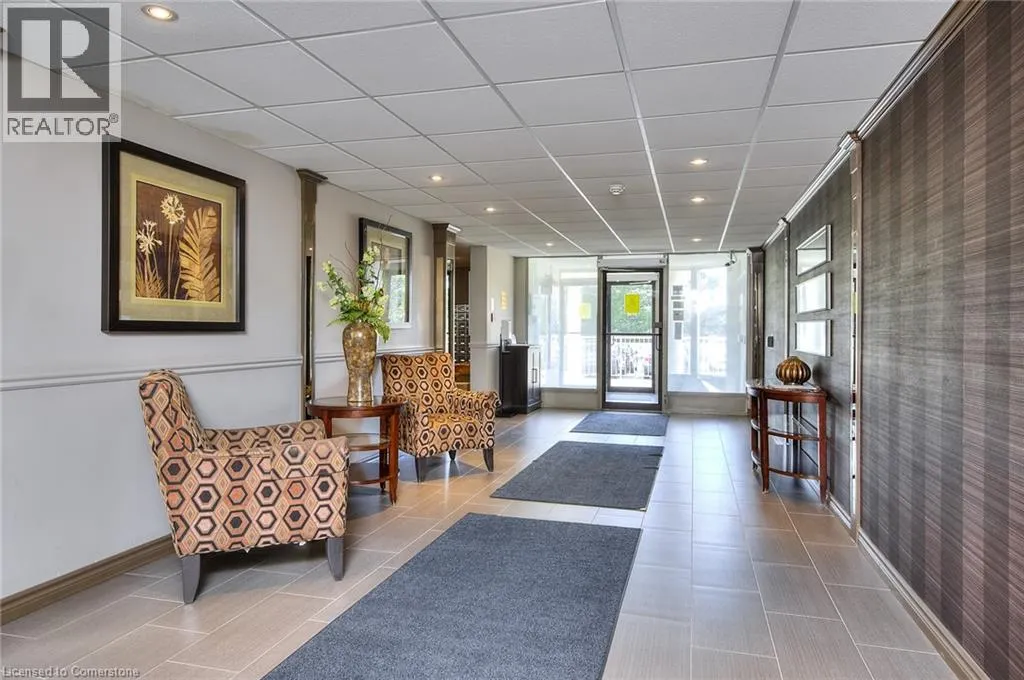 35 GREEN VALLEY Drive Unit# 211, #211