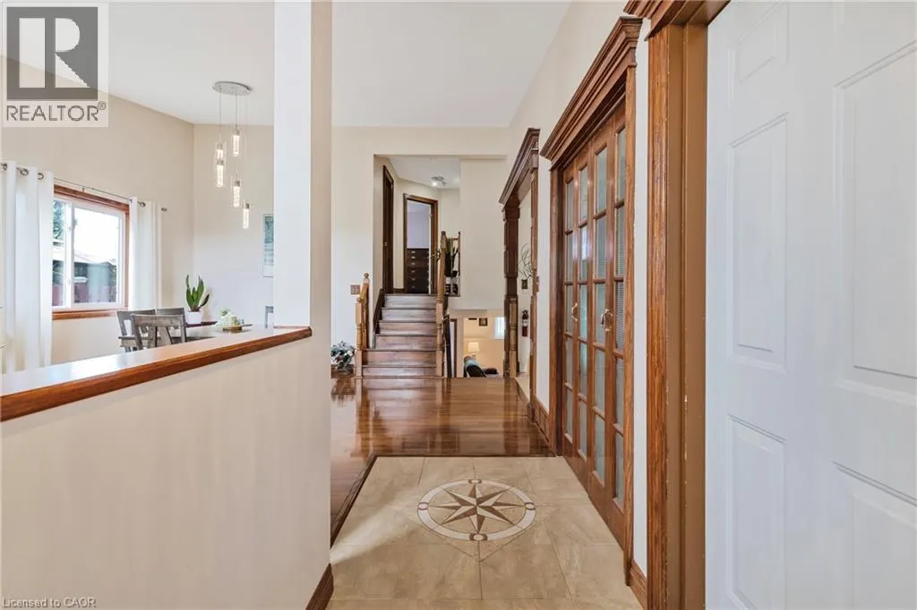 46 FOXHILL Crescent