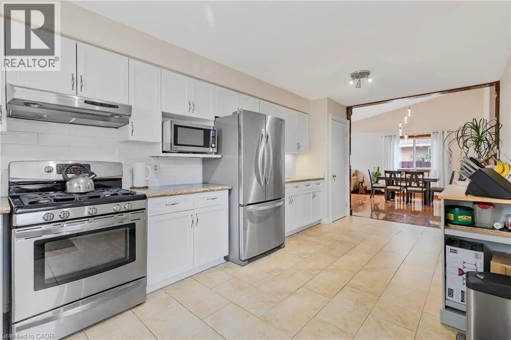 46 FOXHILL Crescent