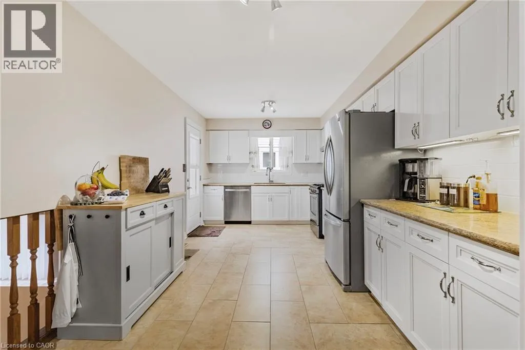 46 FOXHILL Crescent