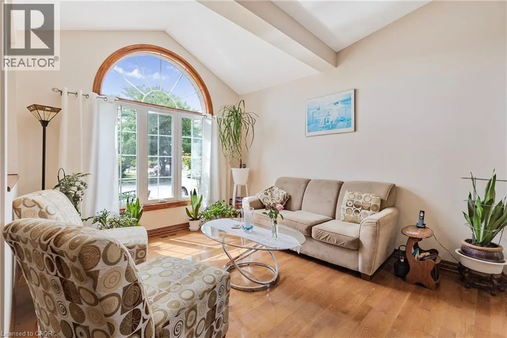 46 FOXHILL Crescent