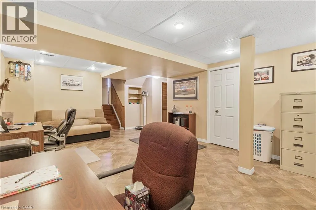 46 FOXHILL Crescent