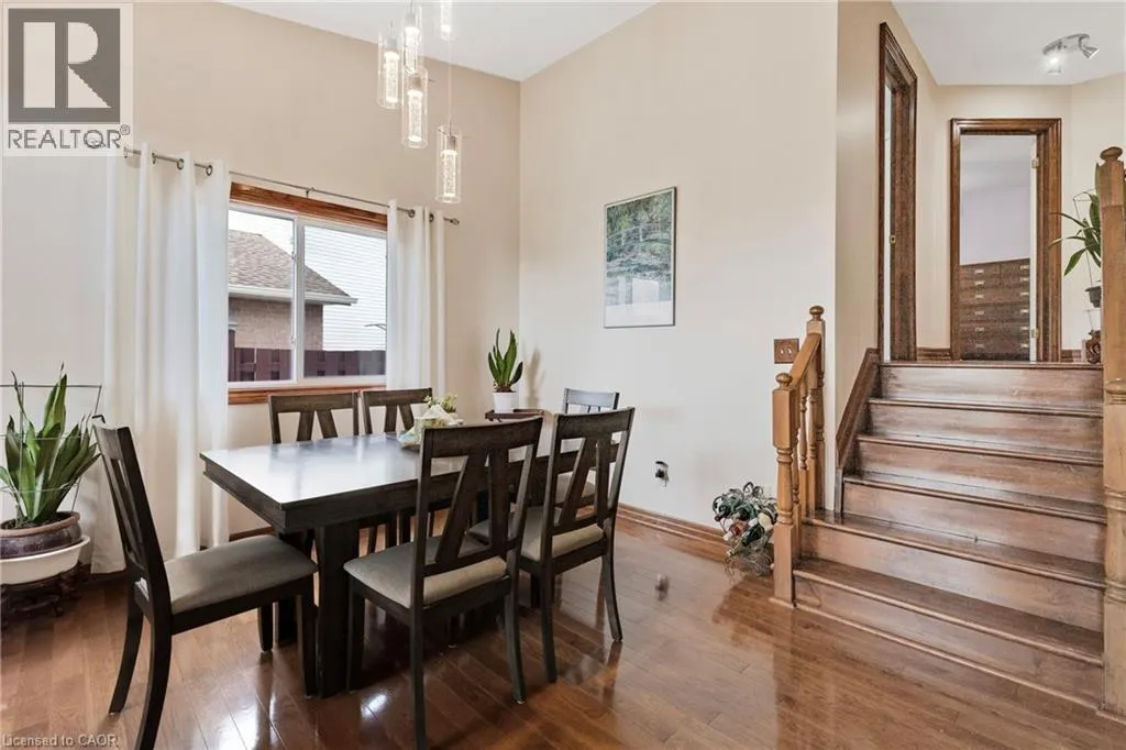 46 FOXHILL Crescent