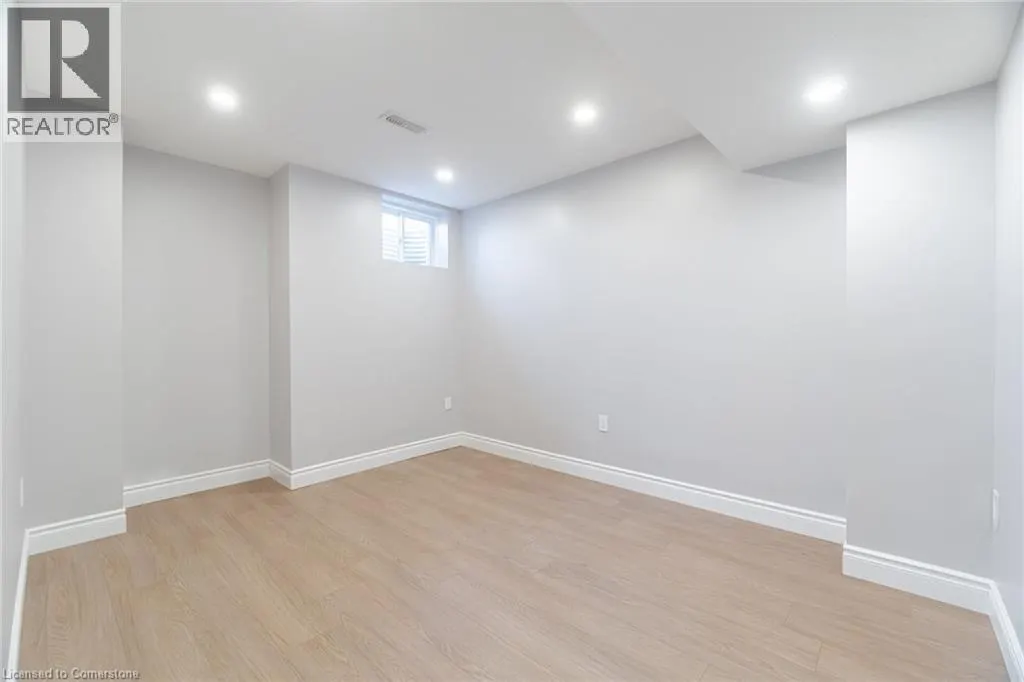 28 PICKETT Place