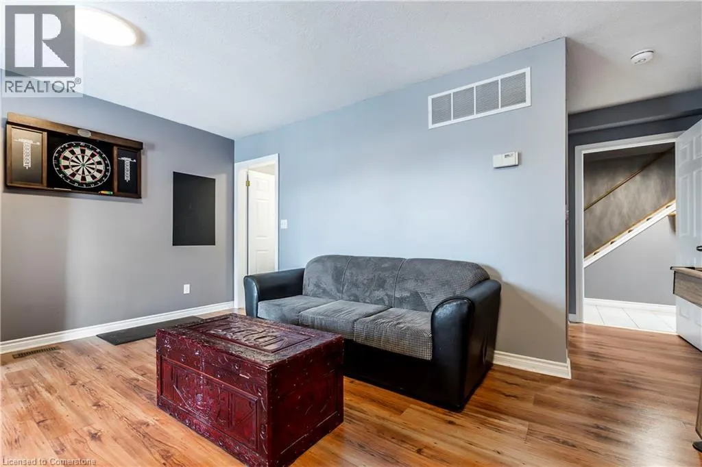 75 SEKURA Crescent