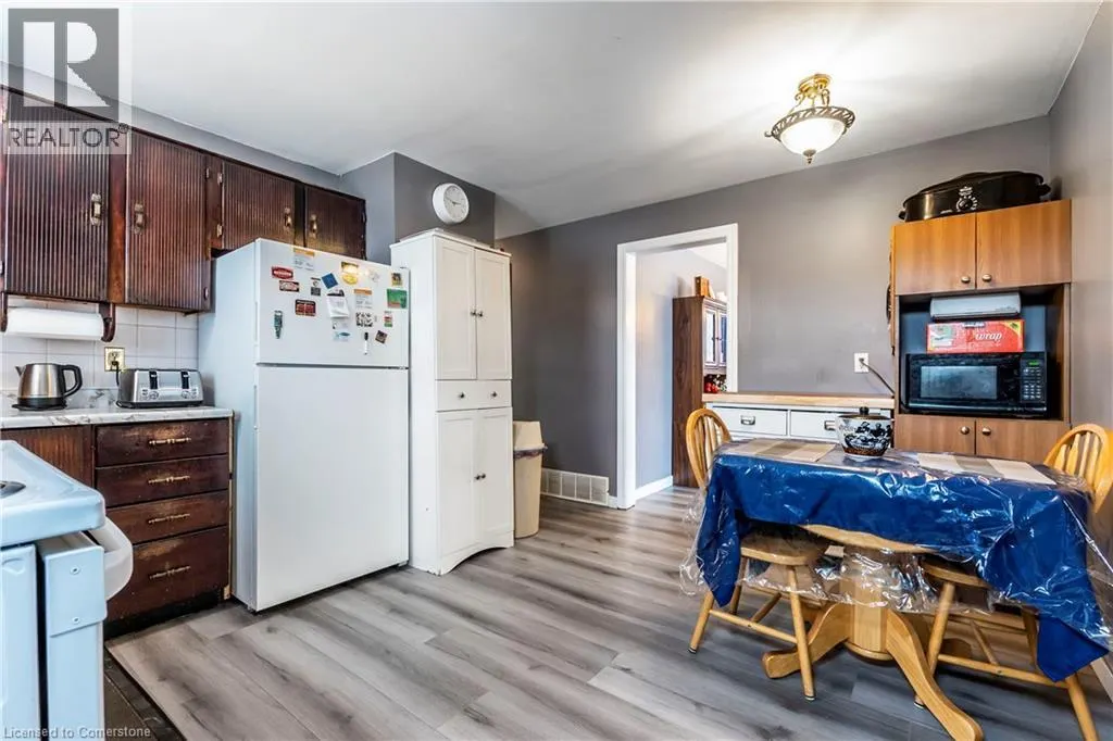 75 SEKURA Crescent
