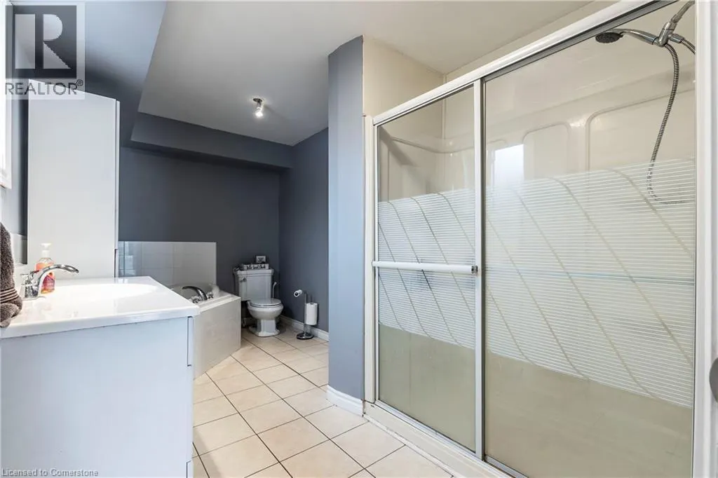 75 SEKURA Crescent