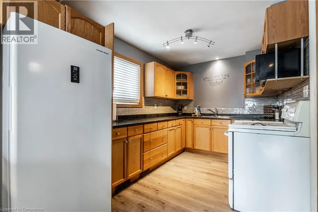 75 SEKURA Crescent