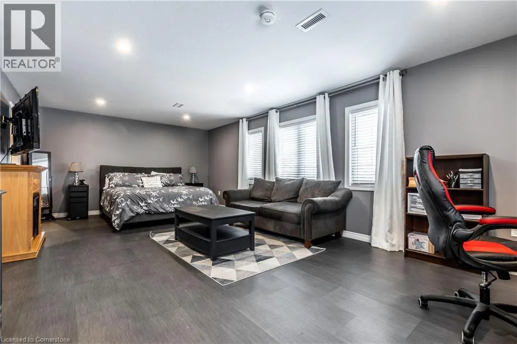 75 SEKURA Crescent