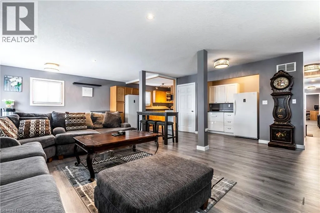 75 SEKURA Crescent
