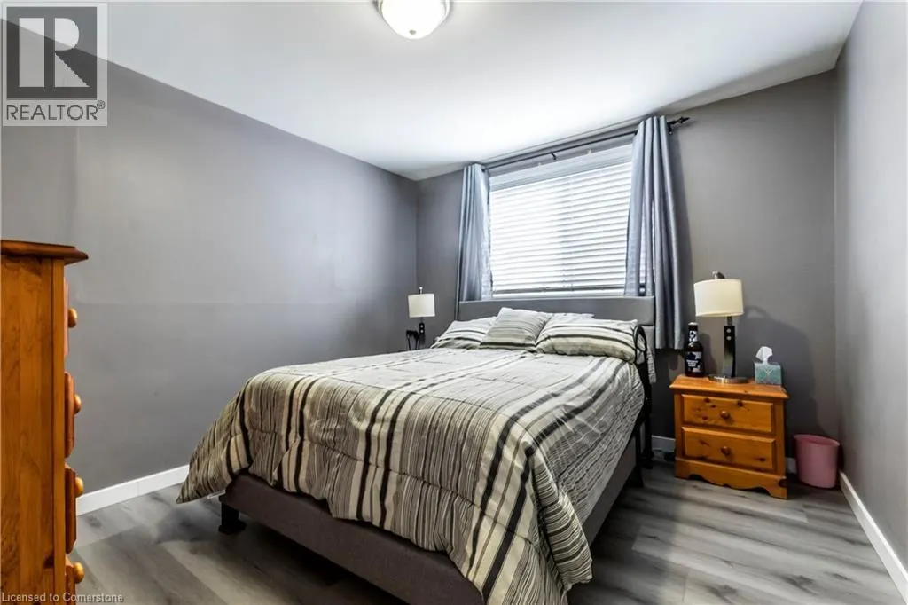 75 SEKURA Crescent