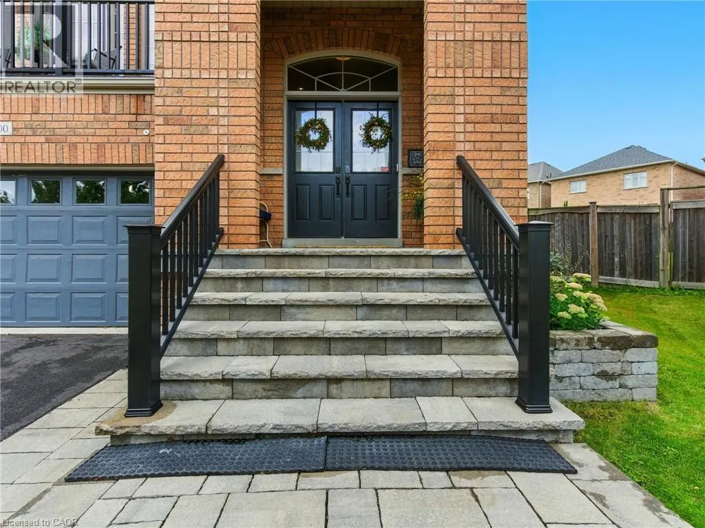 200 GIDDINGS Crescent
