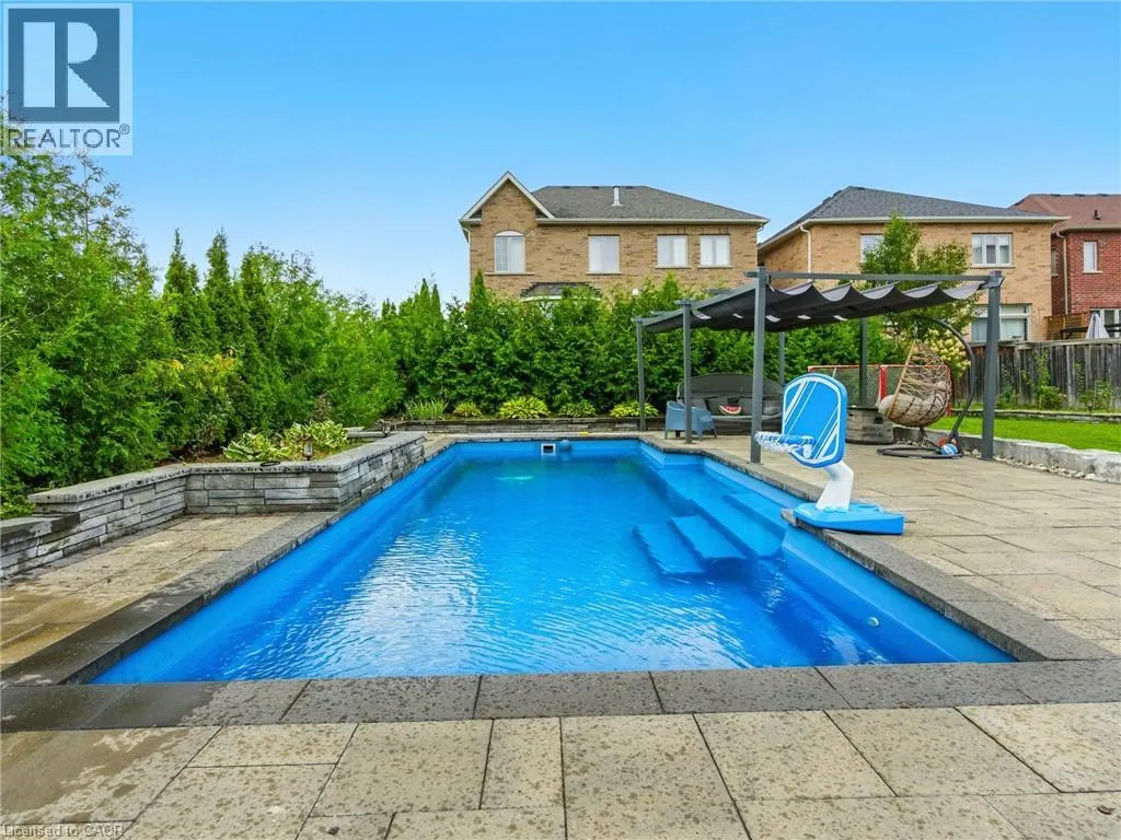 200 GIDDINGS Crescent