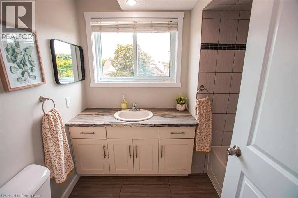 489 EAST Avenue Unit# B, #B