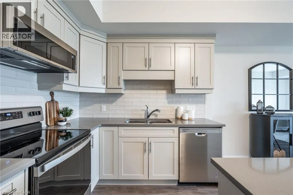 118 SUMMERSIDES Boulevard Unit# 307, #307