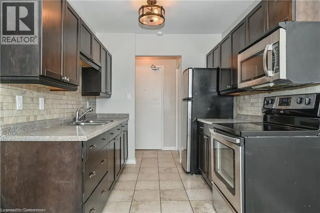 283 FAIRWAY Road N Unit# 101, #101