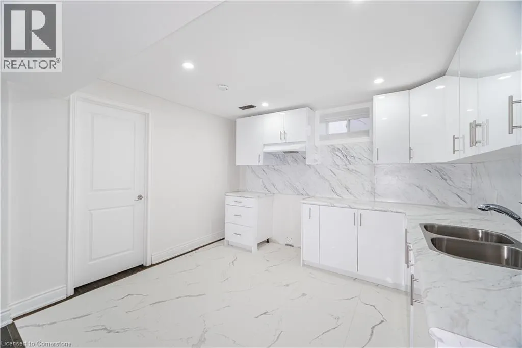 756 FREEMONT Court