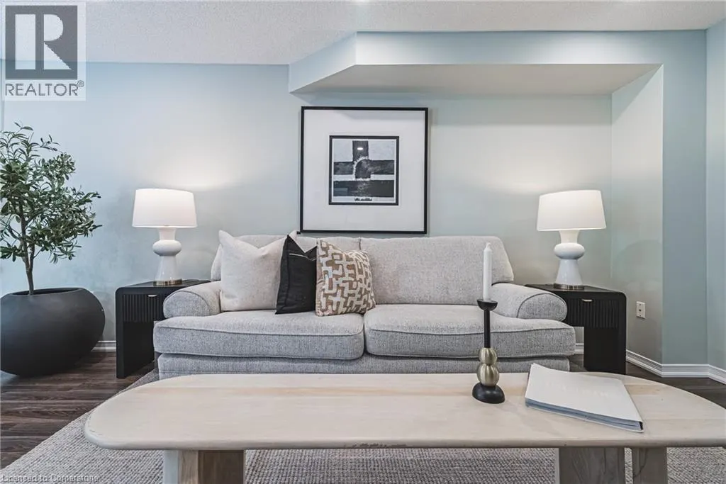 819 UPPER PARADISE Road Unit# 11, #11