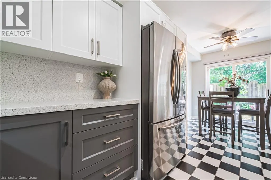 819 UPPER PARADISE Road Unit# 11, #11