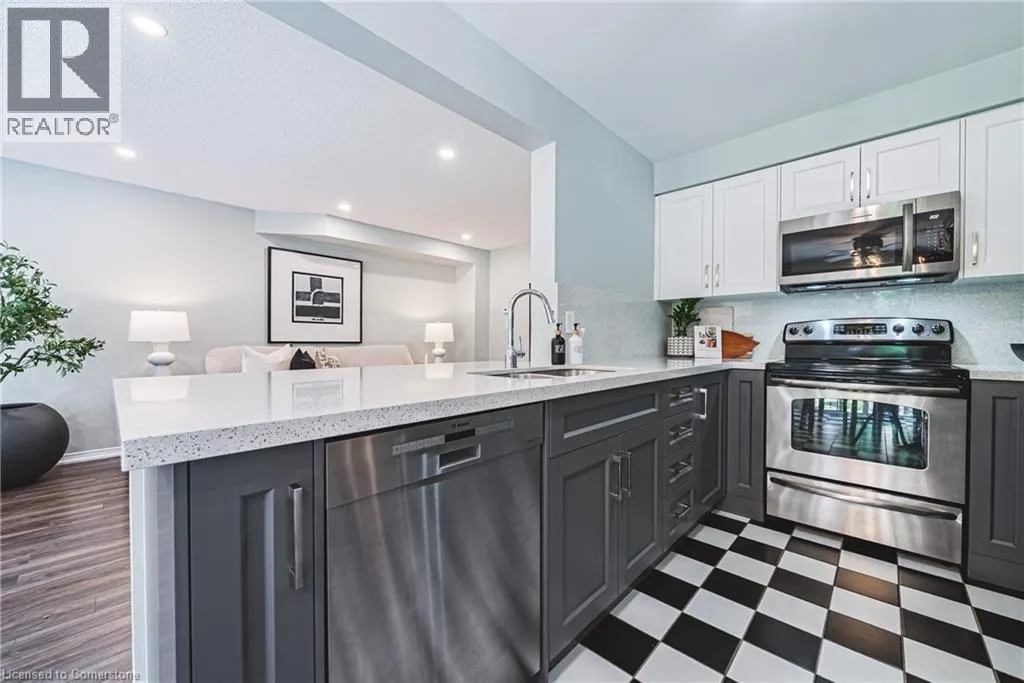 819 UPPER PARADISE Road Unit# 11, #11