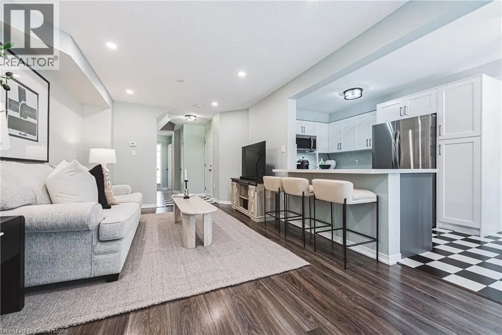 819 UPPER PARADISE Road Unit# 11, #11