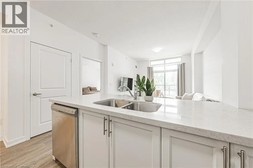 81 ROBINSON Street Unit# 302, #302