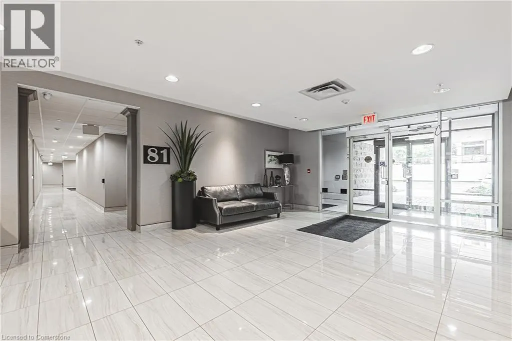 81 ROBINSON Street Unit# 302, #302