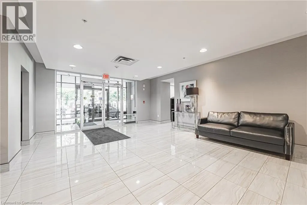 81 ROBINSON Street Unit# 302, #302