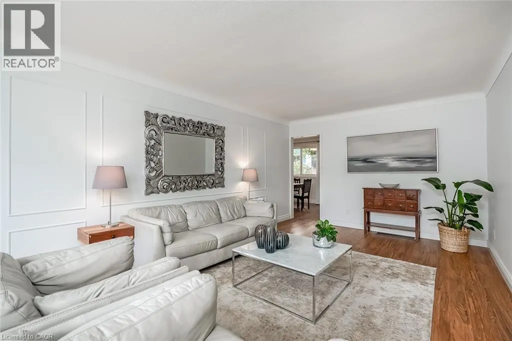 406 OAKWOOD Drive