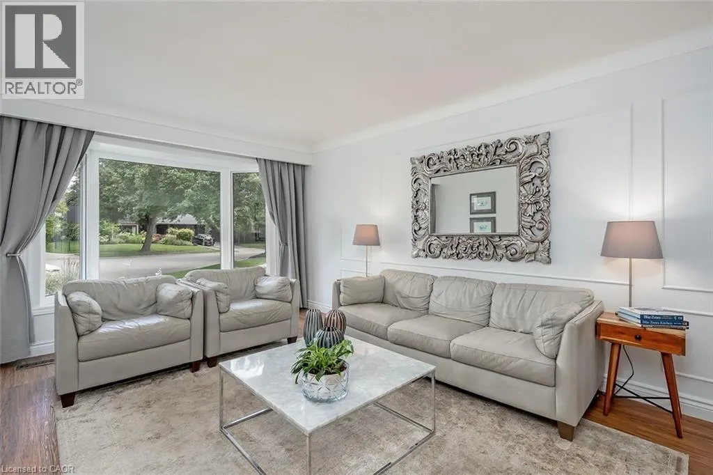 406 OAKWOOD Drive
