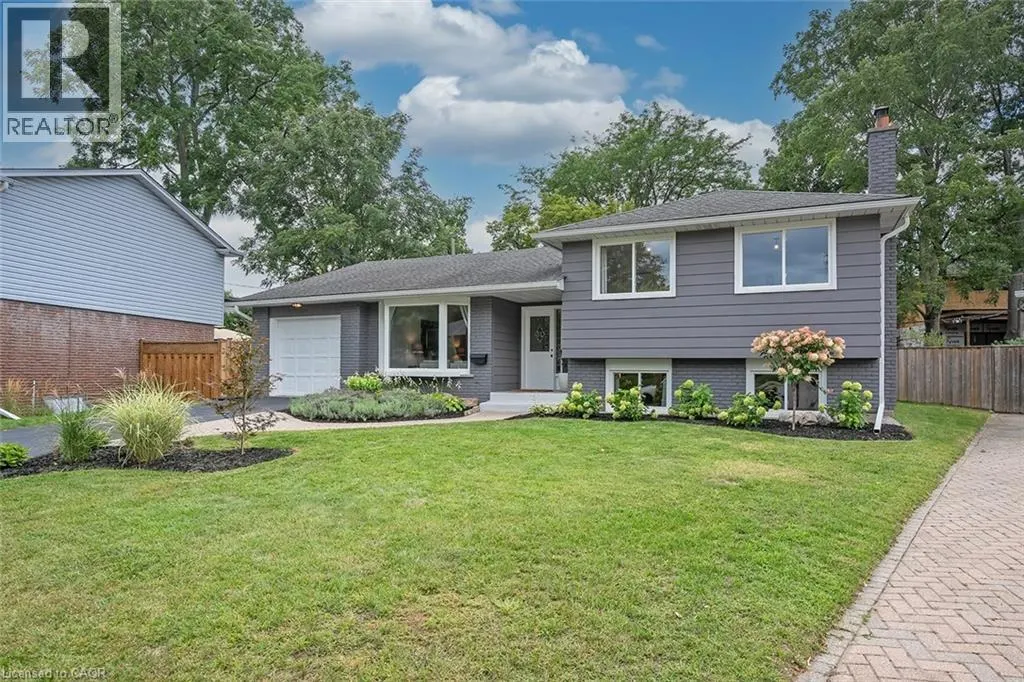 406 OAKWOOD Drive