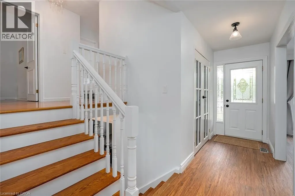 406 OAKWOOD Drive