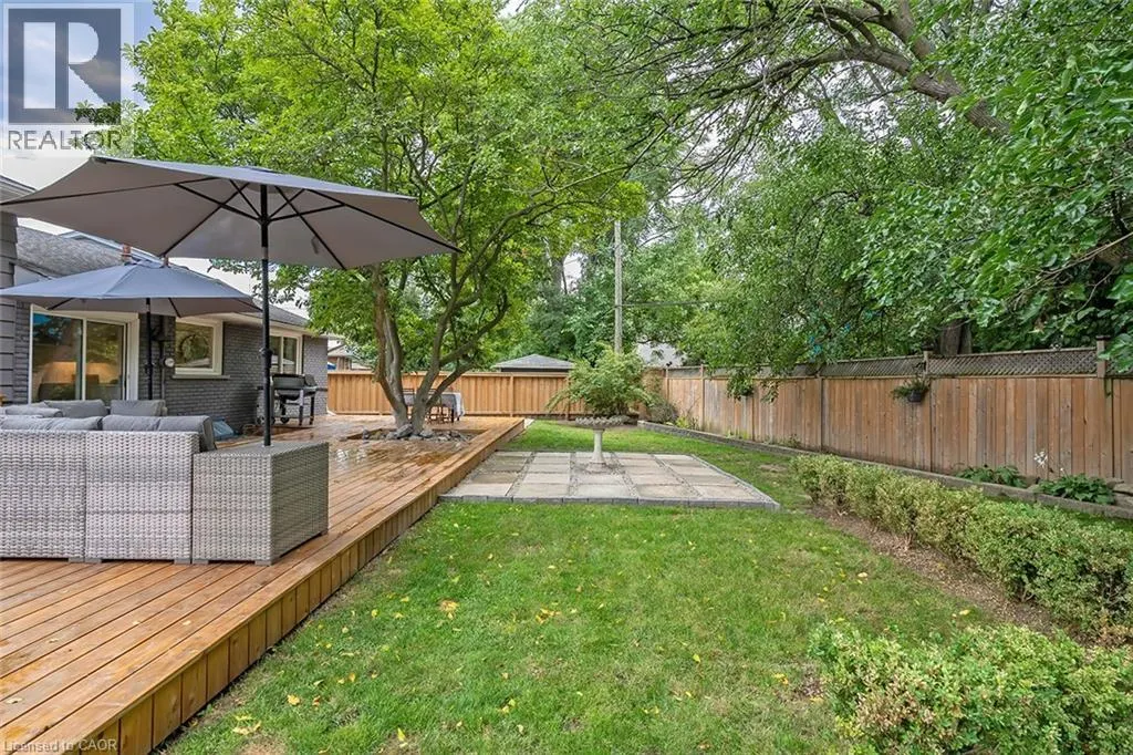 406 OAKWOOD Drive