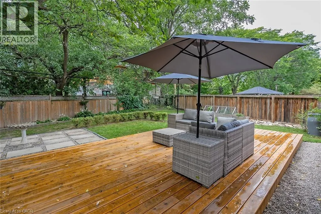 406 OAKWOOD Drive