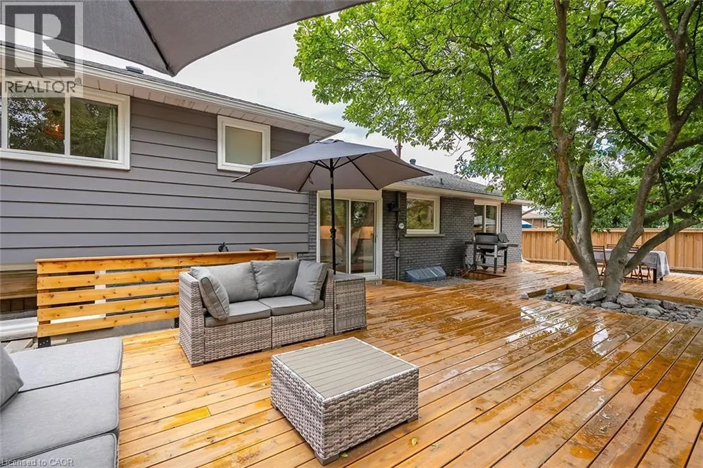 406 OAKWOOD Drive