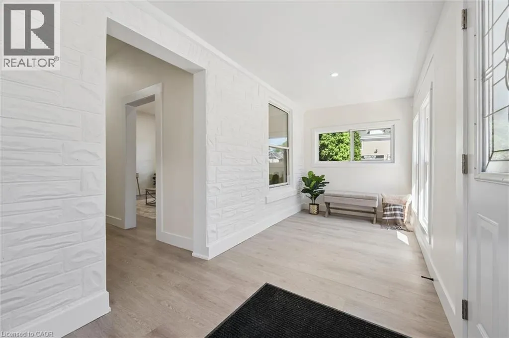 64 POLLOCK Avenue