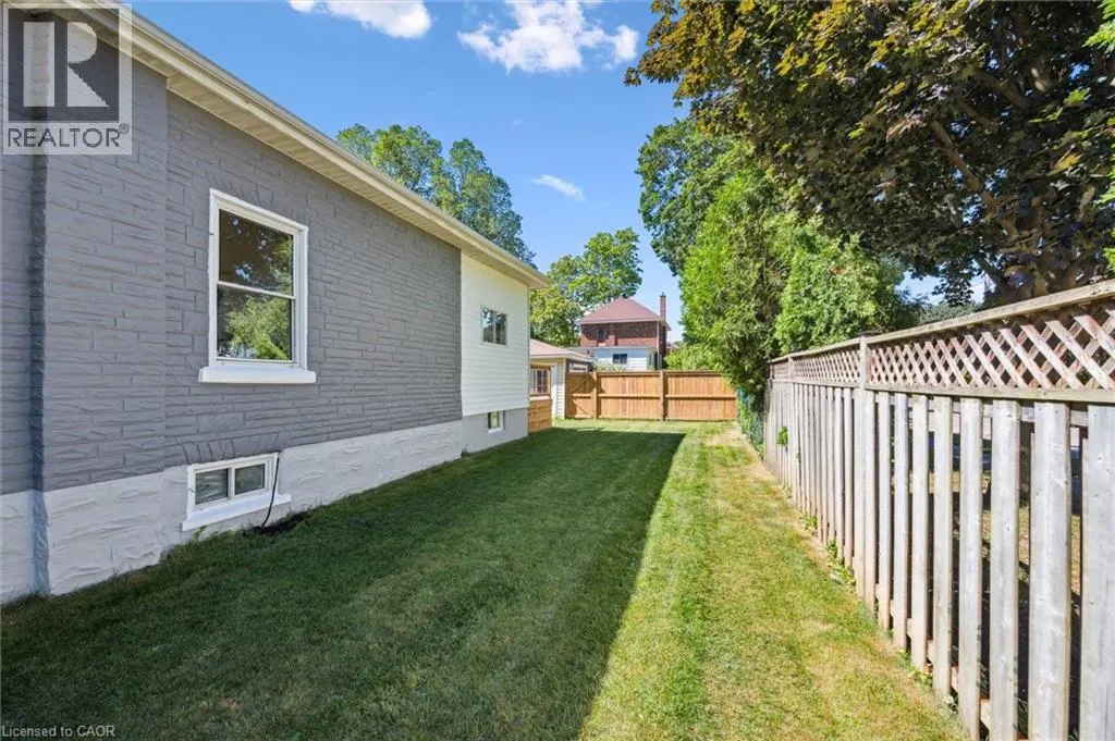 64 POLLOCK Avenue