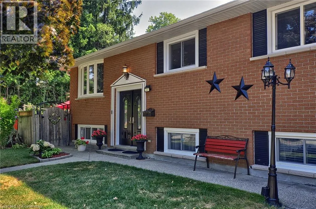 44 MARK Crescent