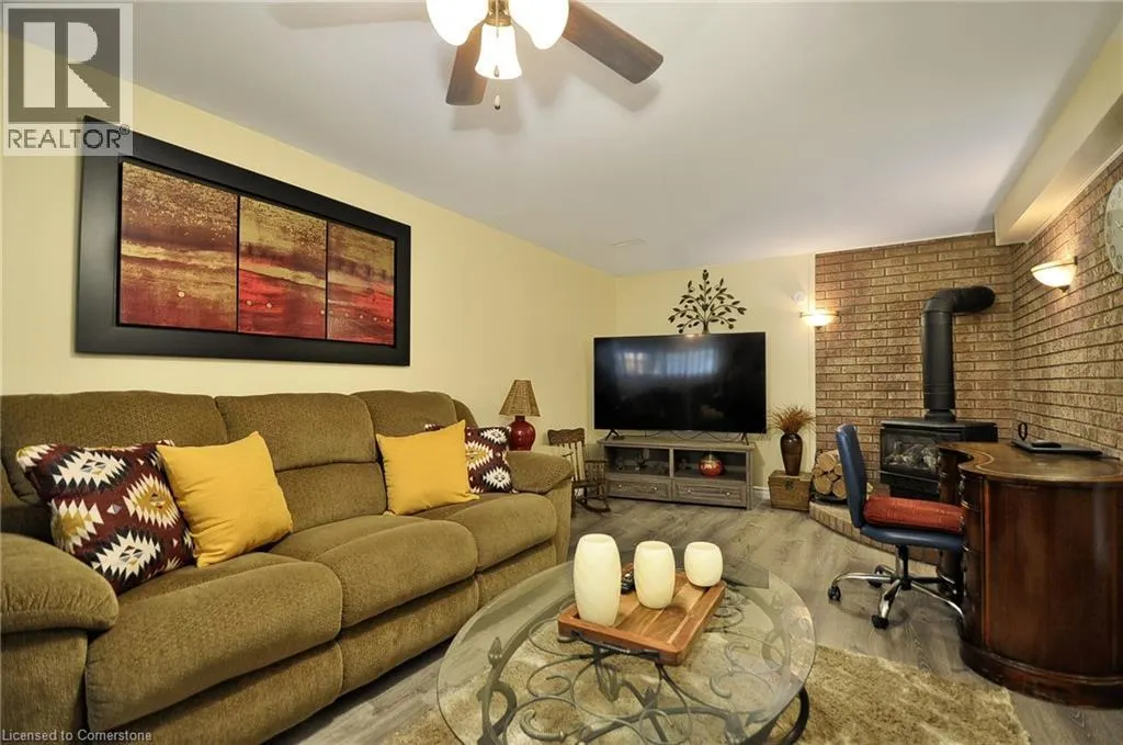 44 MARK Crescent
