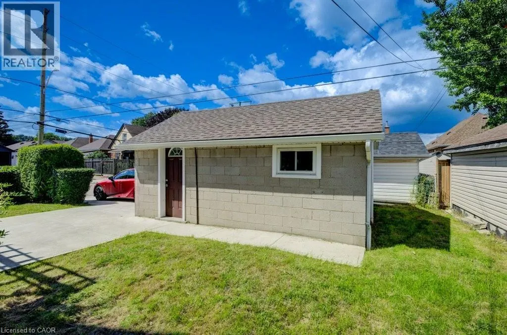 28 BARONS Avenue S